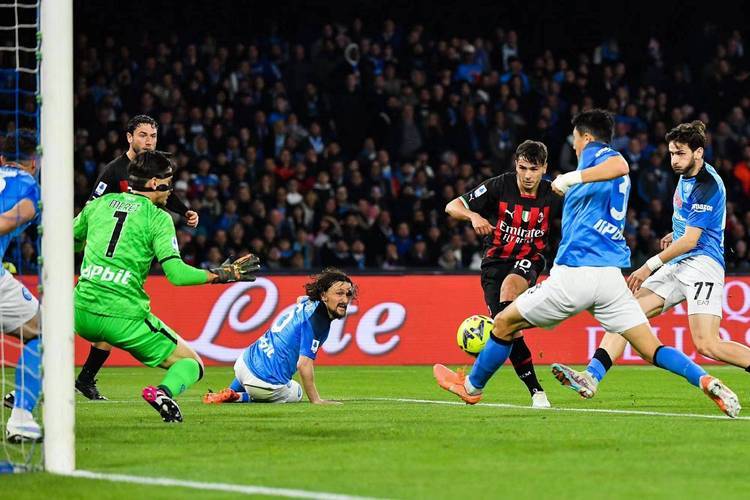 意甲强弱对话:那不勒斯VS科莫 领头羊主场稳冠?升班马客场爆冷?